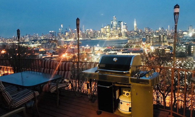 Union City Apartment | Unforgettable New York Skyline Views with Pool & Spa