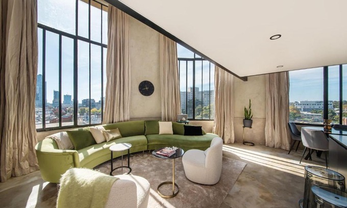 Prahran Apartment | Stylish New York Apt in Iconic Prahran Central