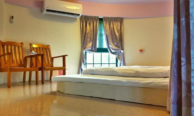 Sanzhi Bed & Breakfast | Cozy New Zhilan B&B: Oceanfront Retreat with Hot Tub