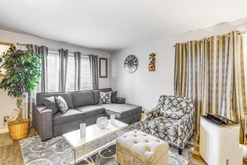 Vauxhall House | Cozy Newark Home with Deck, Fire Pit & Spa Near NYC