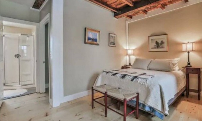 Newburyport Apartment | Newburyport Classic Brick Apartment with Breakfast & Kitchen