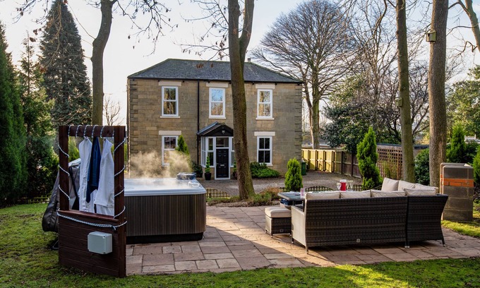 Birtley House | Indulge in Hot Tub Luxury Near Newcastle & Durham