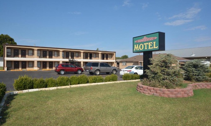 Newcastle Hotel | Family-Friendly Newcastle Motel with Relaxing Hot Tub