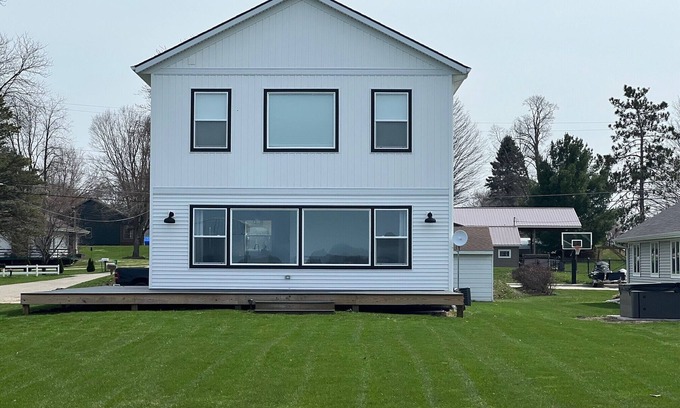 Sheridan charter Township Cottage | Newer build 3-bedroom cottage on peaceful Fremont Lake with AC, WiFi