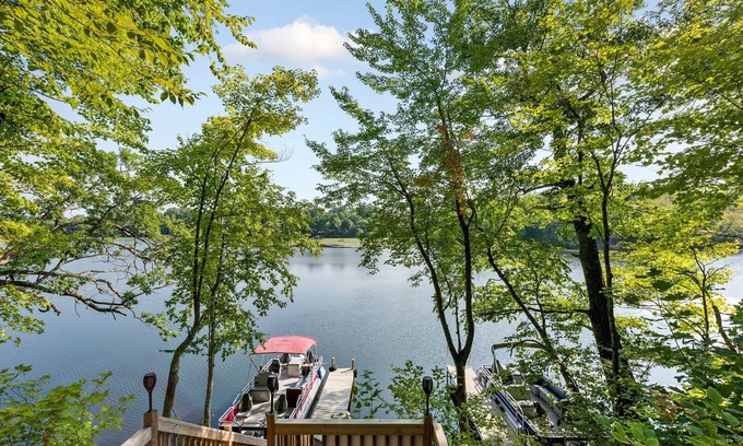 Brill Cabin | Newly Built Lakeside Lodge with Pontoon Rental & Great Views