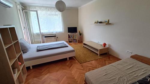 Sarvar Apartment | Family-Friendly Getaway at NewIsland Apartman - 9.3/10 Rated