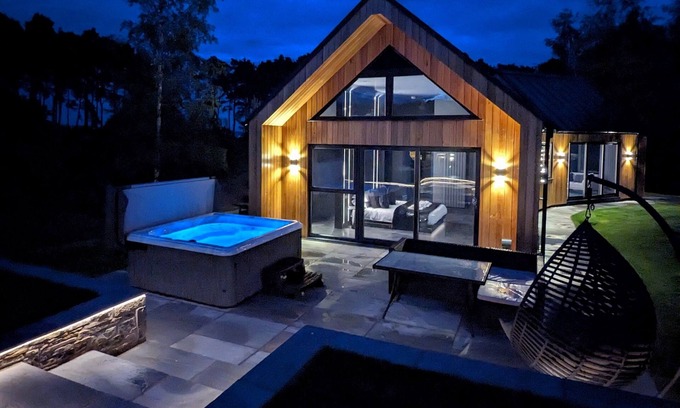 Consett Cabin | Newlands Lodges: Guest Rated 10/10 with Spa & Breakfast