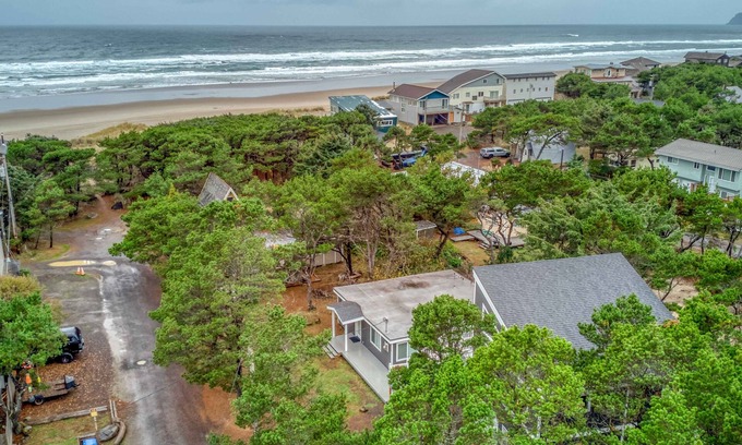 Tierra Del Mar House | Beachside Retreat: Remodeled Home with Ocean Views