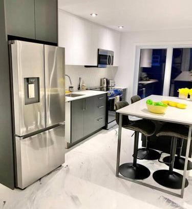 La Petite-Patrie Apartment | Prime 1BR Getaway in Little Italy - Pet & Child Friendly