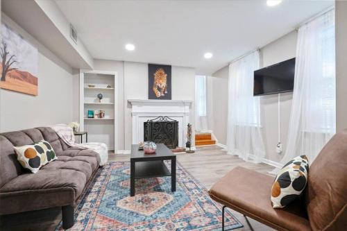 Society Hill Apartment | Modern 2-Bedroom Retreat Near Philly Center City
