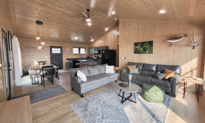 Lake Jessie Cabin | Cozy Cedarpoint Cottage on Jessie Lake - Pet Friendly Retreat