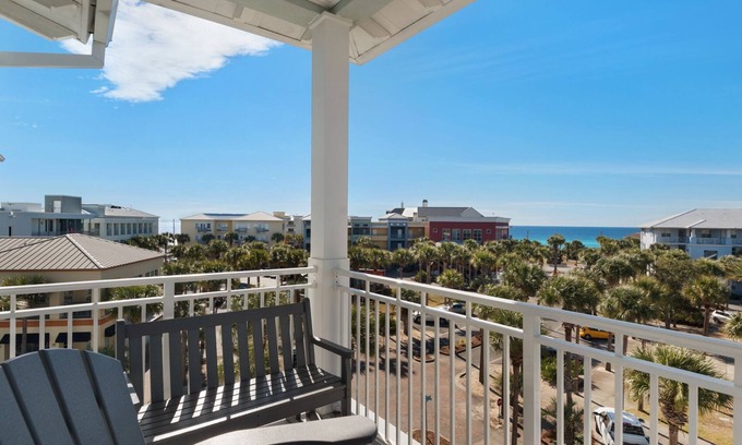 Gulf Place Condo | Gulf Place: Breathtaking Views and Three Inviting Pools