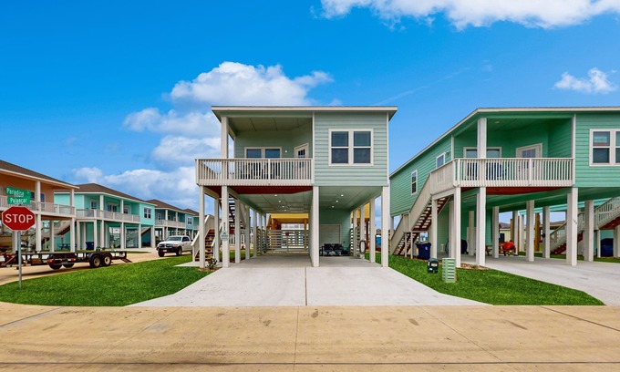Rockport House | Coastal Retreat with Ocean Views & Pool - Rated 10/10