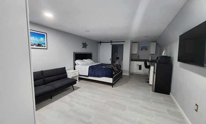 Nokomis Apartment | Charming New Studio 7 Minutes from Nokomis Beach