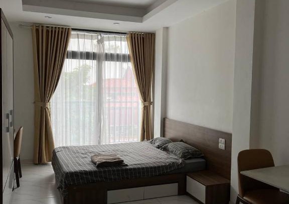 Lang Ha Apartment | Budget-Friendly Entire Unit with Balcony & Pet Friendly