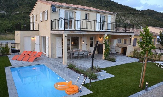 Castellane House | Explore a New Holiday Home with Private Pool in Castellane