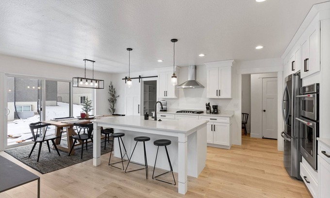Salt Lake County House | Discover a New Retreat in Herriman with Hot Tub & Pets Welcome