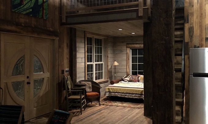 Burlington House | Cozy Rabbit Hash Retreat Near Creation Museum & Family-Friendly