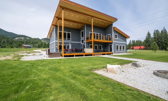 Leavenworth Cabin | New River Lodge: Pet-Friendly Cabin for Up to 10 Guests