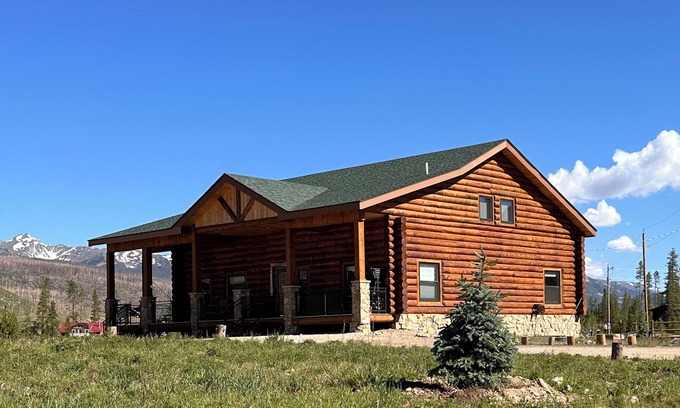 Grand Lake Cabin | Experience a Cozy Log Cabin by Private Lake with Spa & Pool