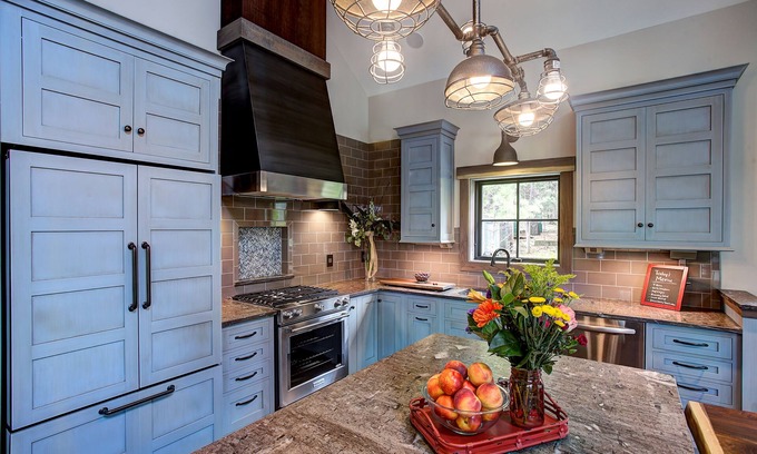 Mayfield House | Unforgettable Lakefront Lodge with Hot Tub & Sandy Beach