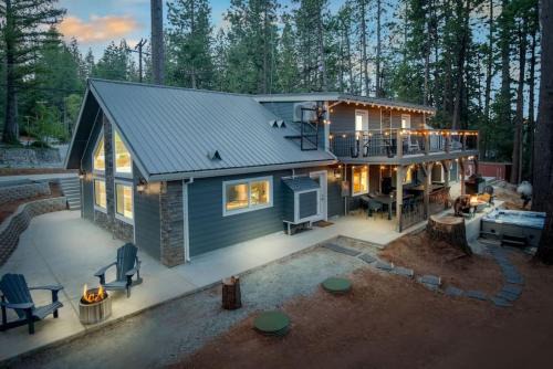 Alta Apartment | Newly Built Villa with Hot Tub in Sierra Mountains