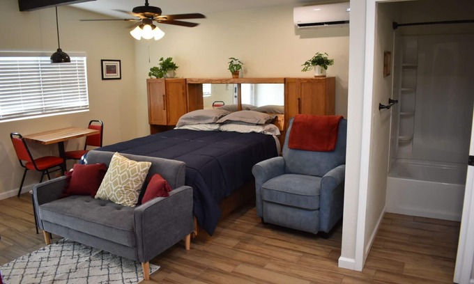 Roosevelt Apartment | Newly Built Rustic Studio with Pool, Hot Tub & Firepit
