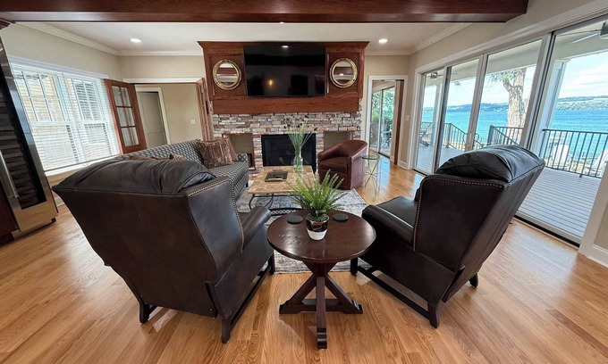 Mandana House | Lakefront Retreat: Spacious 5 Bedroom Home on Skaneateles Lake