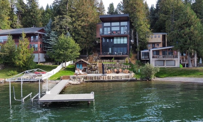 Sandpoint House | Newly built, spacious 6 bedroom 5 bathroom lake house in charming Sagle.