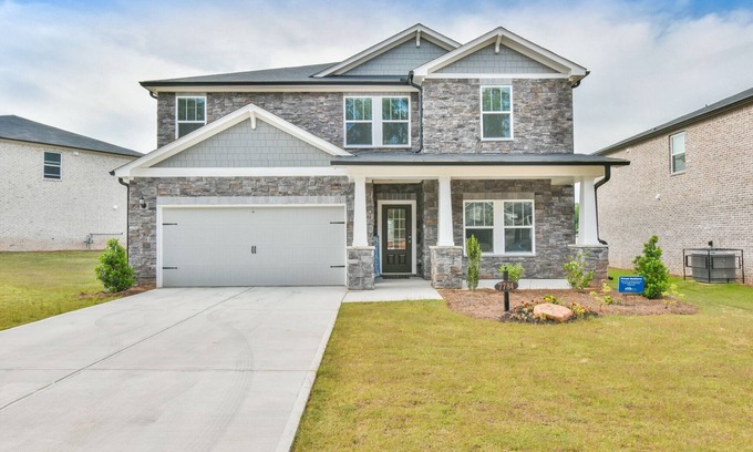 Fairburn House | Modern Home Minutes from Downtown: Family-Friendly Stay