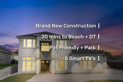 Calallen House | Stylish Retreat with Designer Kitchen Near Park & Beach