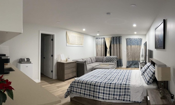 Regina Apartment | Newly Built Suite with Breakfast and Kitchen Amenities