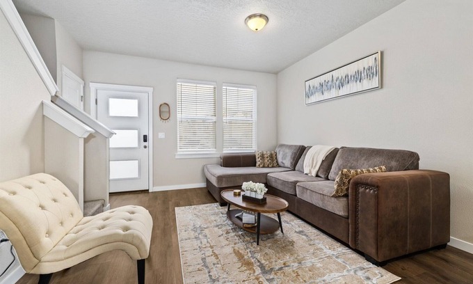 Southwest Ada County Alliance House | Modern Townhome with Breakfast & Family-Friendly Amenities