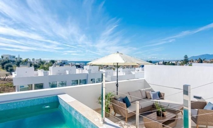 Marbella Cottage | Modern Townhouse with Rooftop Pool in La Finca