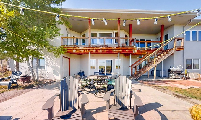 Fort Collins House | Modern Walkout Basement with Water Views & Fun Amenities