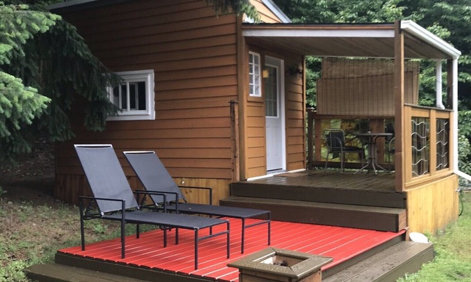 Boston Bar Apartment | Inviting Rustic Tiny House Near Fraser Canyon in Boston
