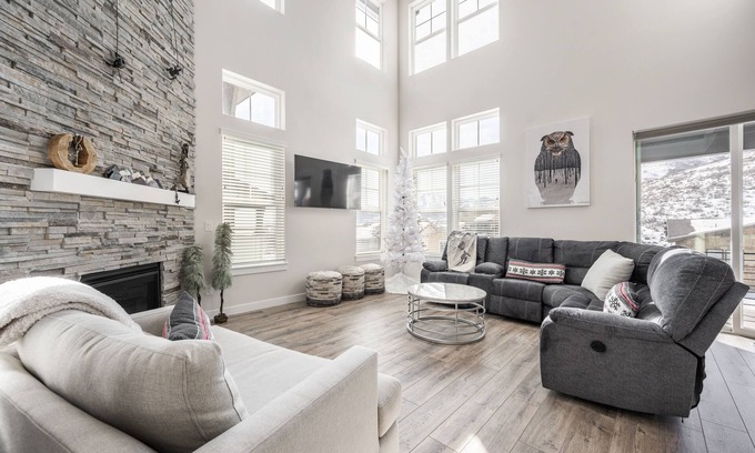 Deer Mountain House | Newly Built 4-Bedroom Retreat with Lake Views in Deer Springs