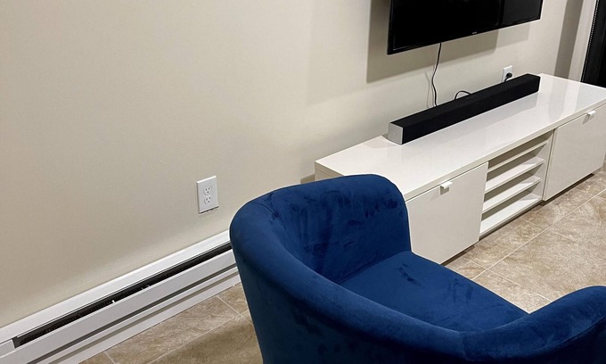 Weequahic Apartment | Modern Two Bedroom Apartment with Kitchen & Child-Friendly Space
