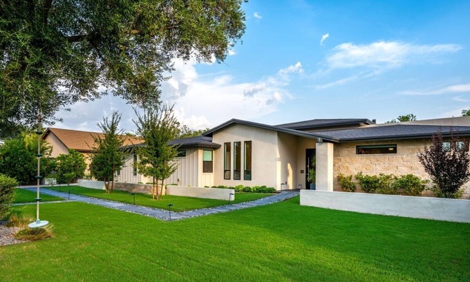 Camelback East Villa | Newly Constructed Modern Villa in North Central Phoenix