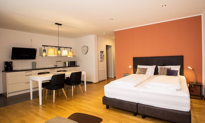 Fischbach Apartment | Modern Studio Apartment "Höchsten" with Pool & Kitchen