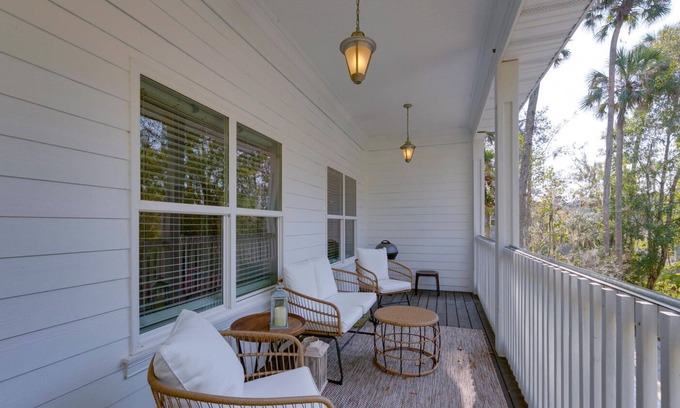 Palm Valley House | Inviting Family Home with Hot Tub in Ponte Vedra Beach
