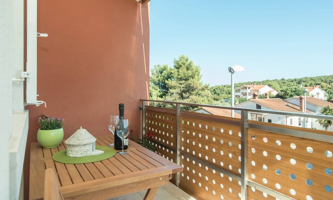 Liznjan Apartment | Guest Rated: Perfect Apartment Steps from Ližnjan Beach