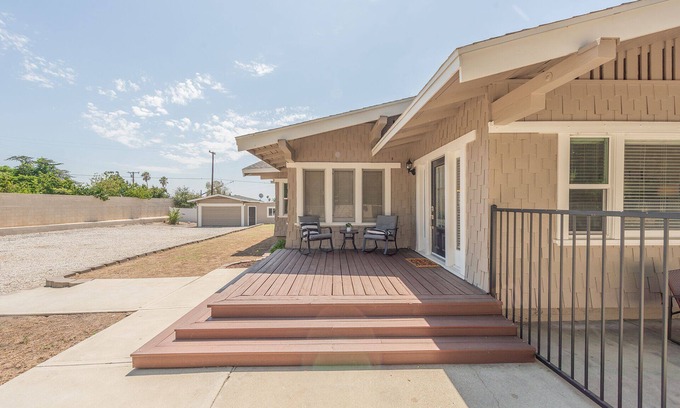 Claremont House | Cozy Claremont Home – Ideal for Families, Close to Colleges