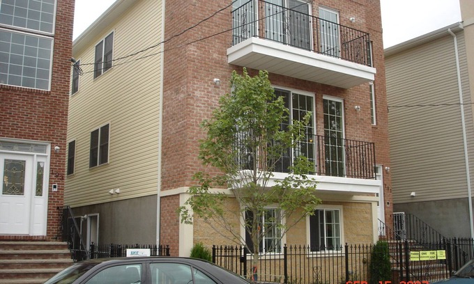 Forest Hill Apartment | Modern One Bedroom Rental with Fast Internet & Hot Tub