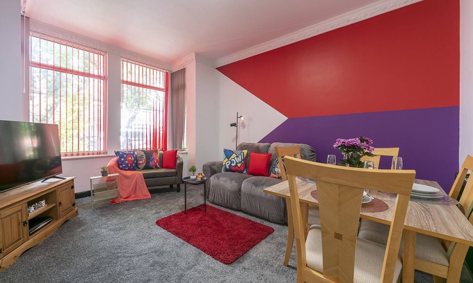 Hull Apartment | Newly Refurbished 2 Bedroom Retreat with Kitchen & Breakfast