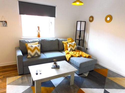 Hamilton Apartment | Modern 1-Bed Apartment in Hamilton Near Station & Amenities