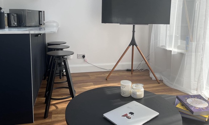 Selhurst Apartment | Modern 1-Bed Apartment with Kitchen in Croydon SE25