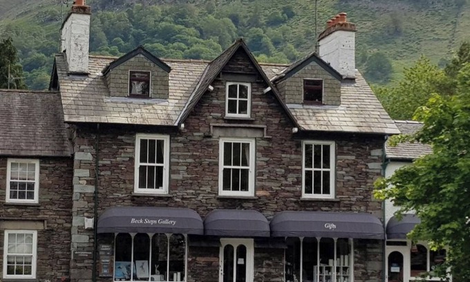 Grasmere Apartment | Stylish 2 Bedroom Apartment with Pool in Grasmere's Heart