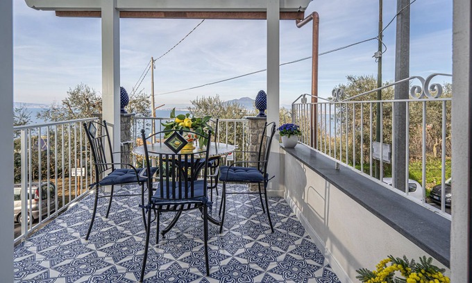 Priora Apartment | Immaculately Refurbished 2 Bedroom Flat Steps from Sorrento