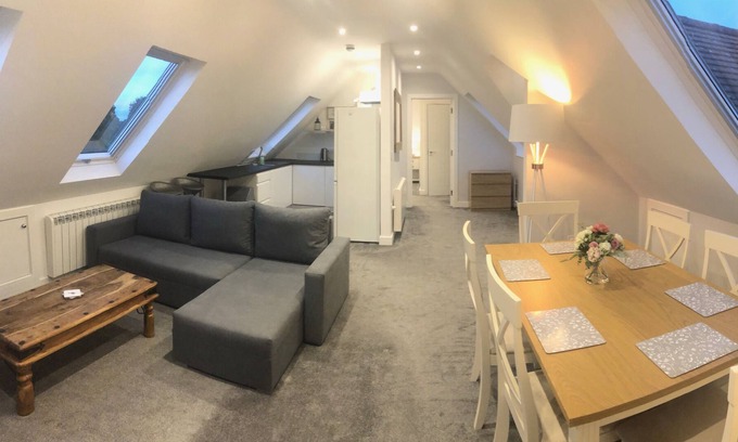 Landford Apartment | Refurbished Apartment in Scenic New Forest with Kitchen